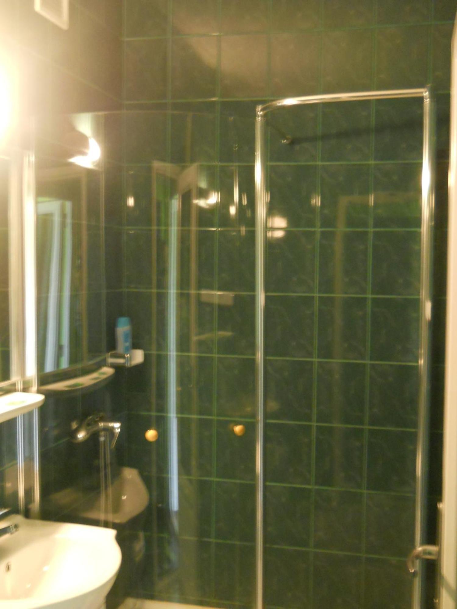 Pensiunea Cora Piteşti Kamer foto