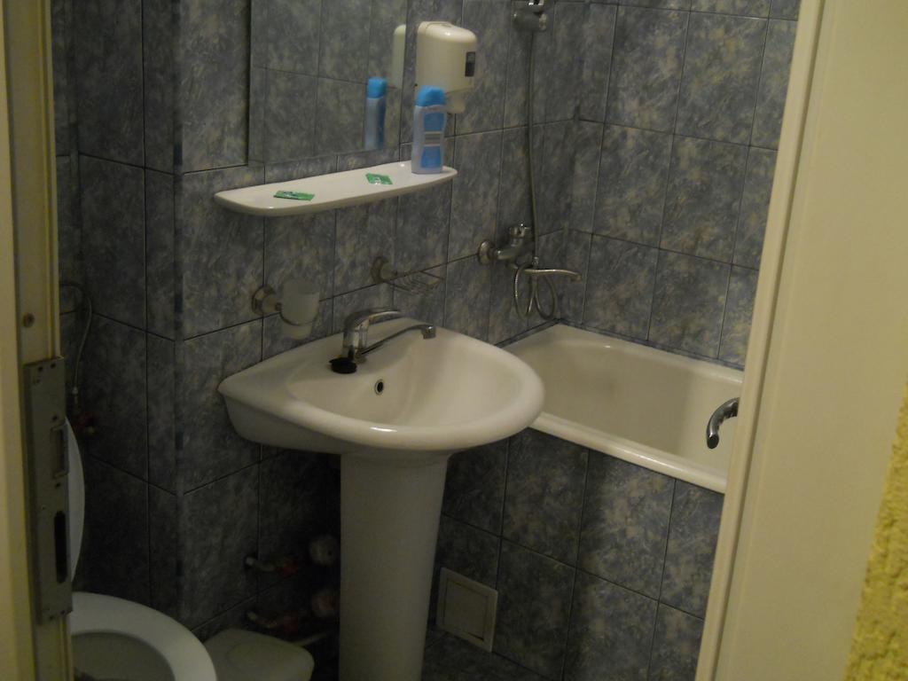Pensiunea Cora Piteşti Kamer foto