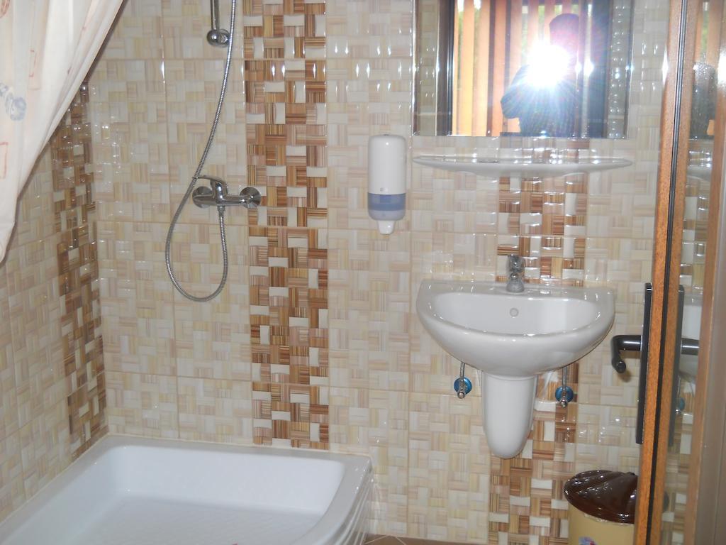 Pensiunea Cora Piteşti Kamer foto